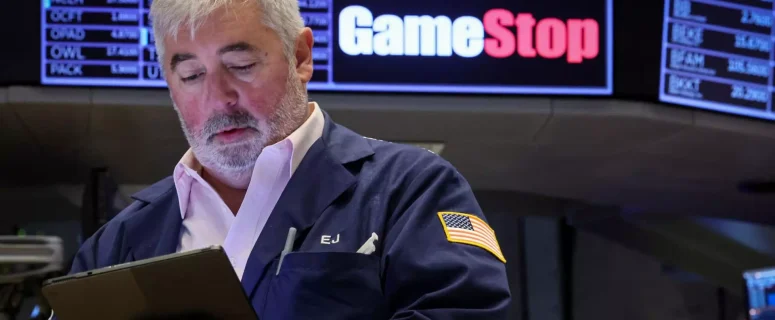 GameStop’s Bitcoin Gamble: 15% Drop Signals Trouble